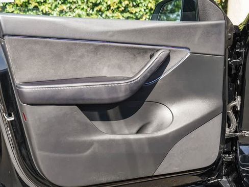 Used 2022 Tesla Model Y Performance AWD/4WD image 19
