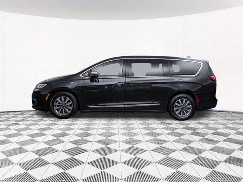 Used 2023 Chrysler Pacifica Limited FWD image 7