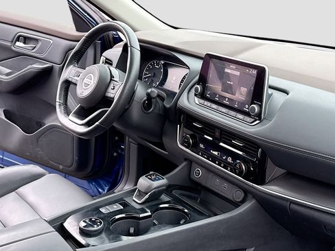 Used 2021 Nissan Rogue SV w/ Premium Package image 5