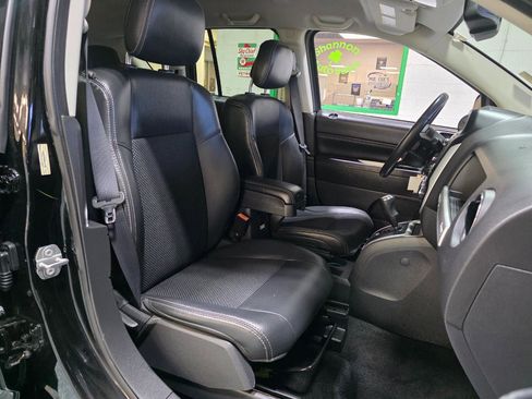 Used 2017 Jeep Compass Latitude image 24