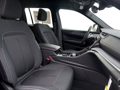 New 2025 Jeep Grand Cherokee Laredo X w/ Luxury Tech Group I image 15