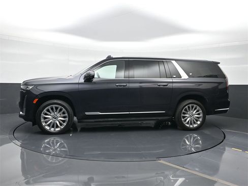 Used 2022 Cadillac Escalade ESV Premium Luxury image 3