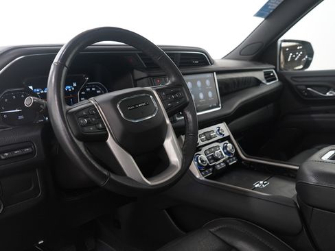 Used 2021 GMC Yukon XL Denali w/ Denali Premium Package image 27