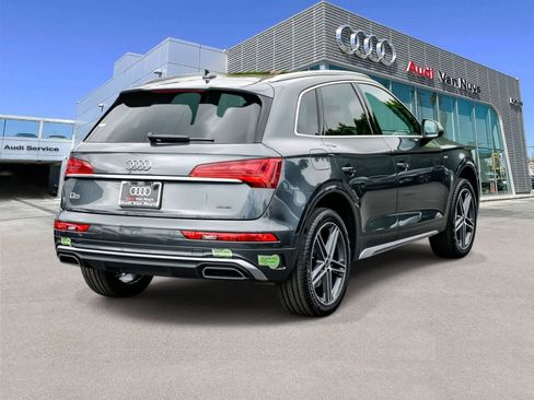 Used 2023 Audi Q5 e Premium w/ Convenience Package image 4
