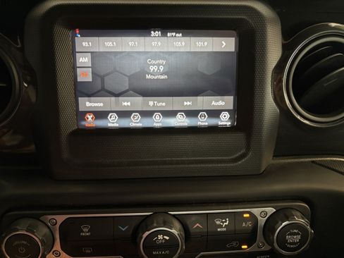 Used 2022 Jeep Wrangler Unlimited Sport AWD/4WD image 13