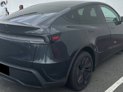 Used 2026 Tesla Model Y 2WD image 4