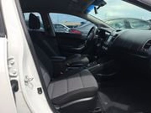 Used 2017 Kia Forte S FWD image 3