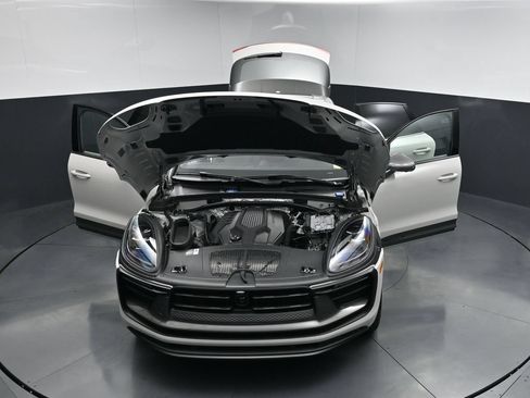 New 2026 Porsche Macan Turbo AWD/4WD image 30