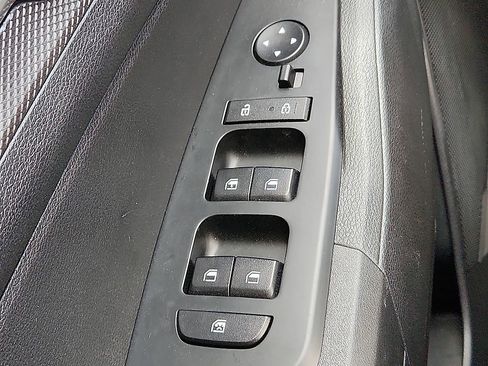 Used 2025 Kia Sportage LX FWD image 9