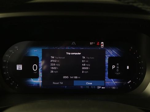 Certified 2025 Volvo XC40 B5 Plus AWD/4WD image 12