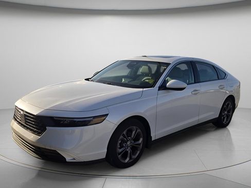 Used 2023 Honda Accord EX image 3