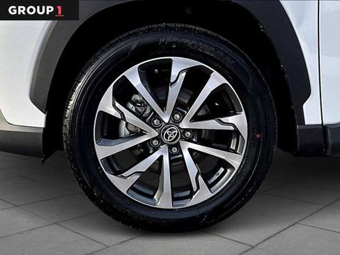 Certified 2025 Toyota Corolla Cross XLE image 11