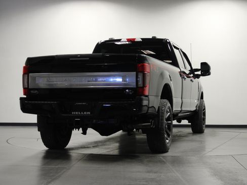 Used 2022 Ford F350 Platinum AWD/4WD image 4
