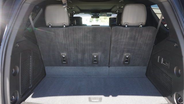 Used 2024 GMC Yukon AT4 w/ Technology Package AWD/4WD image 33