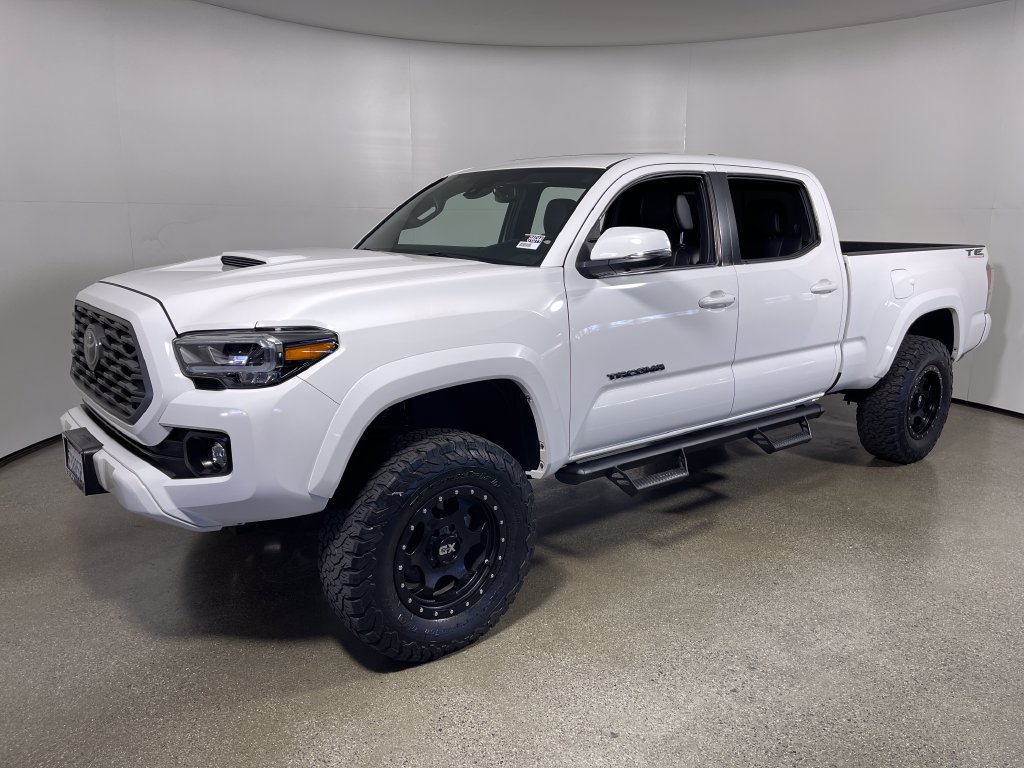 Used 2020 Toyota Tacoma TRD Sport w/ TRD Premium Sport Package AWD/4WD image 7