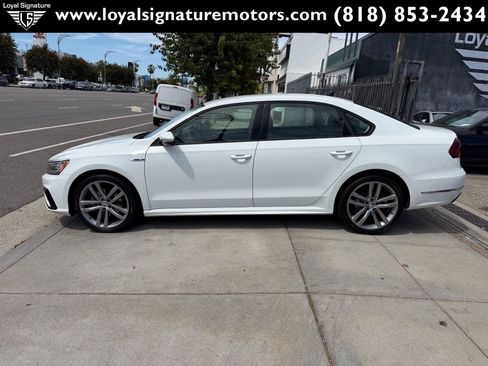 Used 2018 Volkswagen Passat 2.0T R-Line w/ R-Line Lighting Package FWD image 4