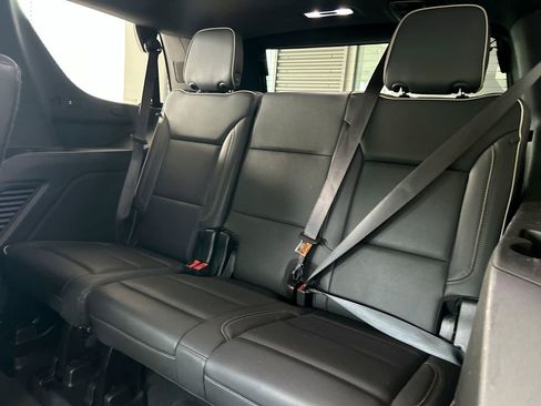 Used 2024 GMC Yukon SLT RWD image 46