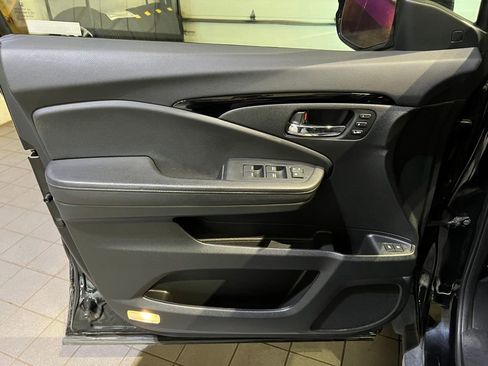 Used 2022 Honda Pilot Touring image 16