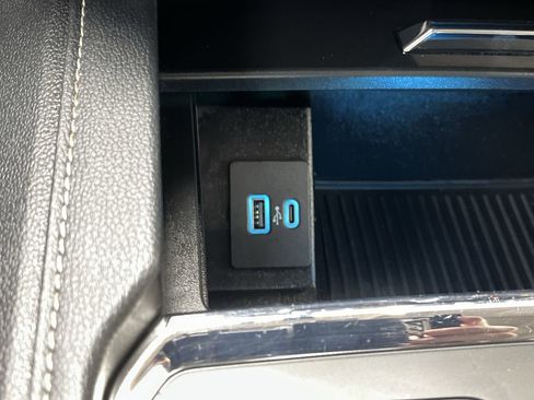 Used 2022 Ford Expedition XLT image 23