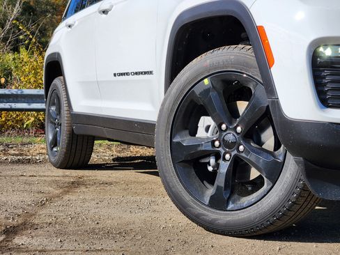 New 2025 Jeep Grand Cherokee Limited w/ Black Appearance Package AWD/4WD image 29