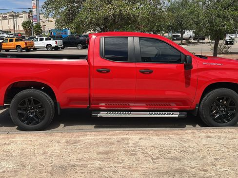Used 2024 Chevrolet Silverado 1500 Custom image 9