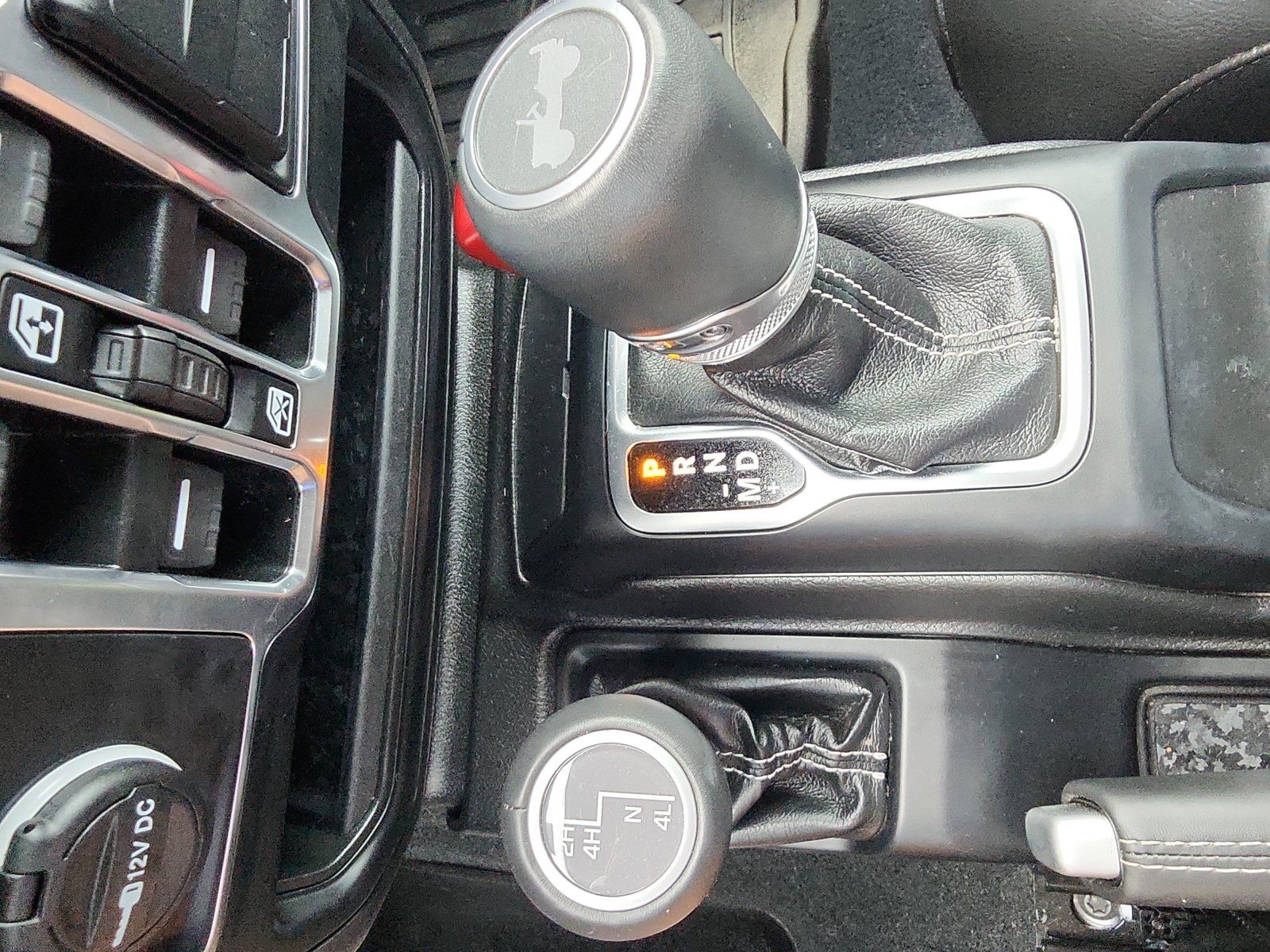 Used 2022 Jeep Wrangler Unlimited Sahara w/ Cold Weather Group AWD/4WD image 19