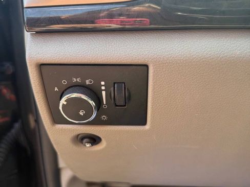 Used 2011 Jeep Grand Cherokee Laredo w/ Security & Convenience Group AWD/4WD image 19