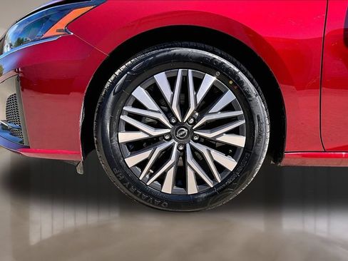 Used 2025 Nissan Altima 2.5 SV FWD image 9