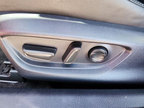 Used 2025 Toyota Camry SE image 11