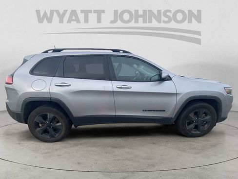 Used 2019 Jeep Cherokee Latitude Plus AWD/4WD image 11
