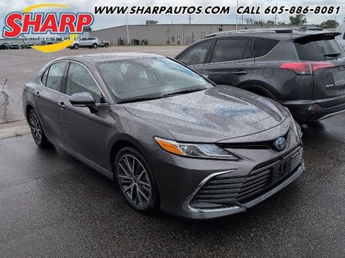 Used 2023 Toyota Camry XLE w/ Navigation Package FWD image 1