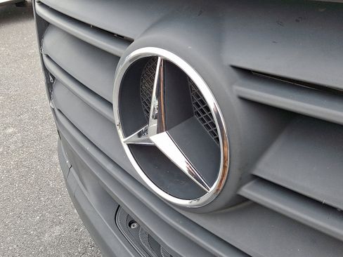 Used 2024 Mercedes-Benz Sprinter 2500 image 28