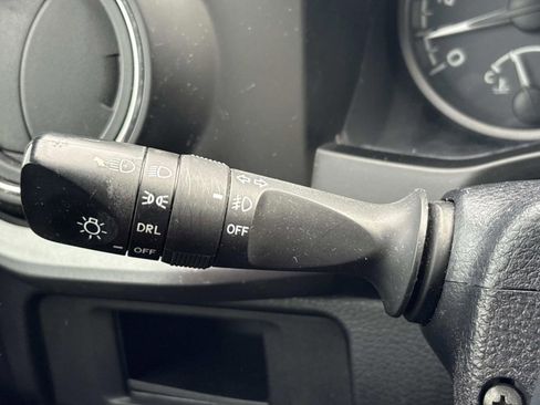 Used 2018 Toyota Tacoma TRD Off-Road image 29