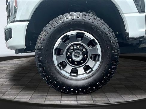 Used 2024 Ford F250 Lariat w/ Tremor Off-Road Package AWD/4WD image 32