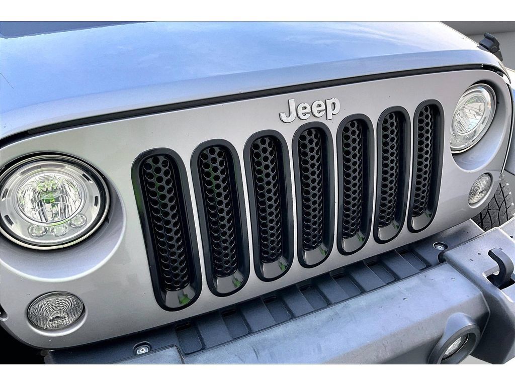 Used 2017 Jeep Wrangler Unlimited Rubicon w/ Connectivity Group AWD/4WD image 53