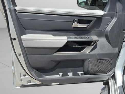 Used 2025 Toyota Tundra Limited AWD/4WD image 17