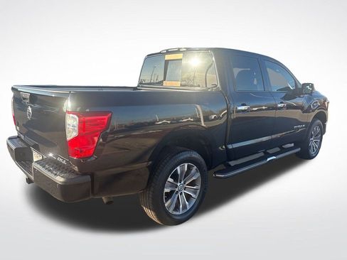 Used 2017 Nissan Titan SL image 7