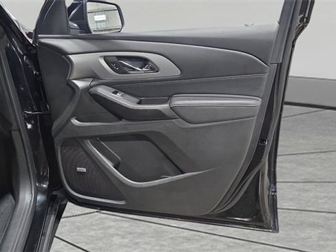 Used 2023 Chevrolet Traverse LT w/ LT Premium Package image 26