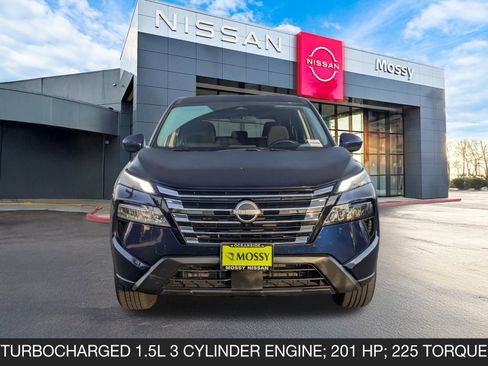 Used 2025 Nissan Rogue SV image 4