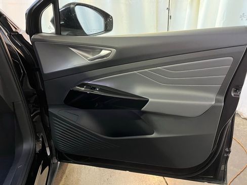 Used 2023 Volkswagen ID.4 Pro S Plus image 11