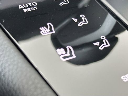 Certified 2025 Porsche Macan image 23