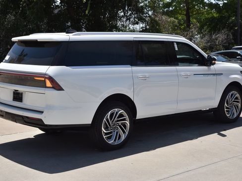 New 2026 Lincoln Navigator L Reserve AWD/4WD image 6