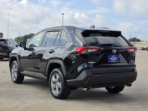 Used 2025 Toyota RAV4 XLE FWD image 7