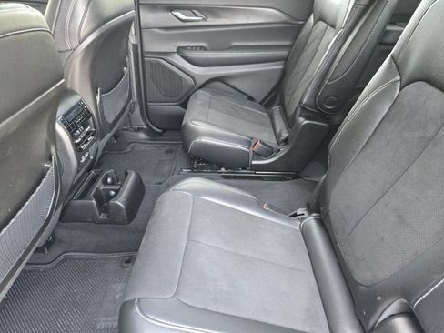 Used 2023 Jeep Grand Cherokee L Laredo AWD/4WD image 31