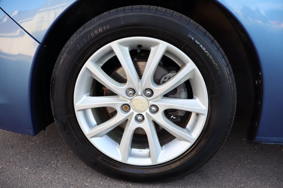 Used 2014 Subaru Impreza 2.0i Premium w/ All-Weather Package w/CVT AWD/4WD image 40
