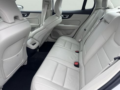 Used 2023 Volvo S60 B5 Plus image 12
