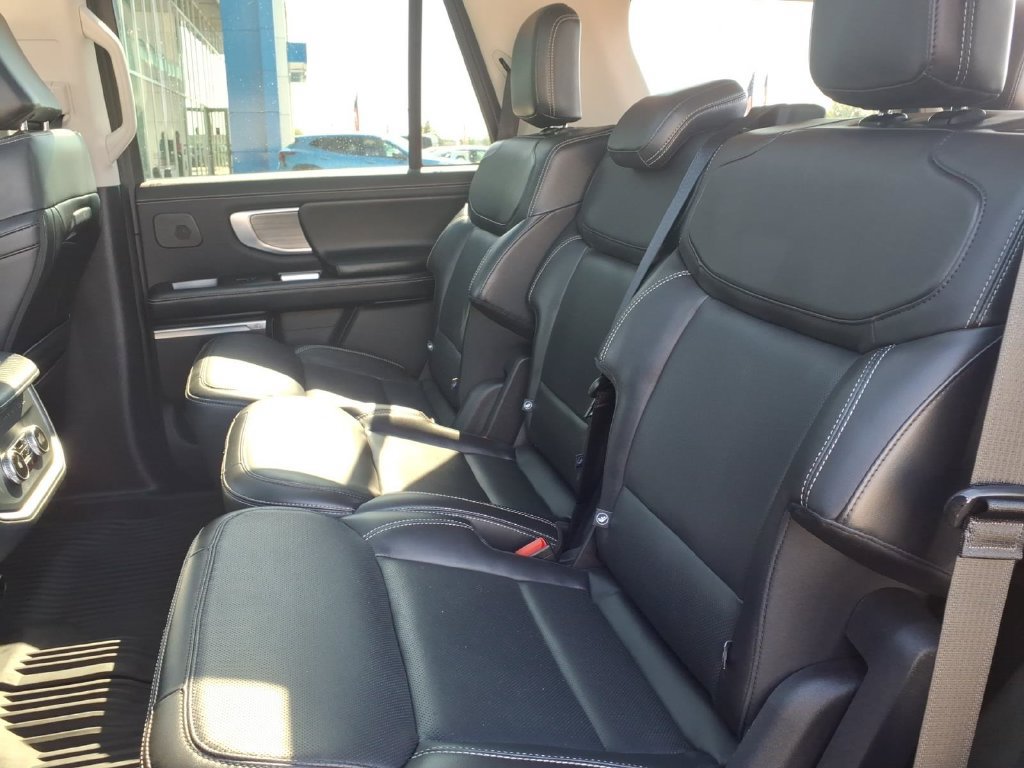 Used 2025 Ford Expedition Platinum w/ Driver's Package AWD/4WD image 14