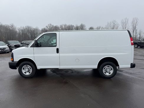 Used 2016 Chevrolet Express 2500 image 2