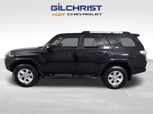 Used 2020 Toyota 4Runner SR5 Premium image 3
