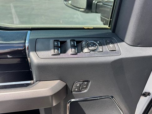 Used 2022 Ford F450 Platinum w/ FX4 Off-Road Package image 18